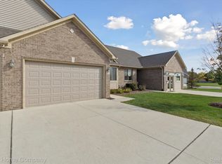 48270 Applegrove Ln, Chesterfield, MI 48051