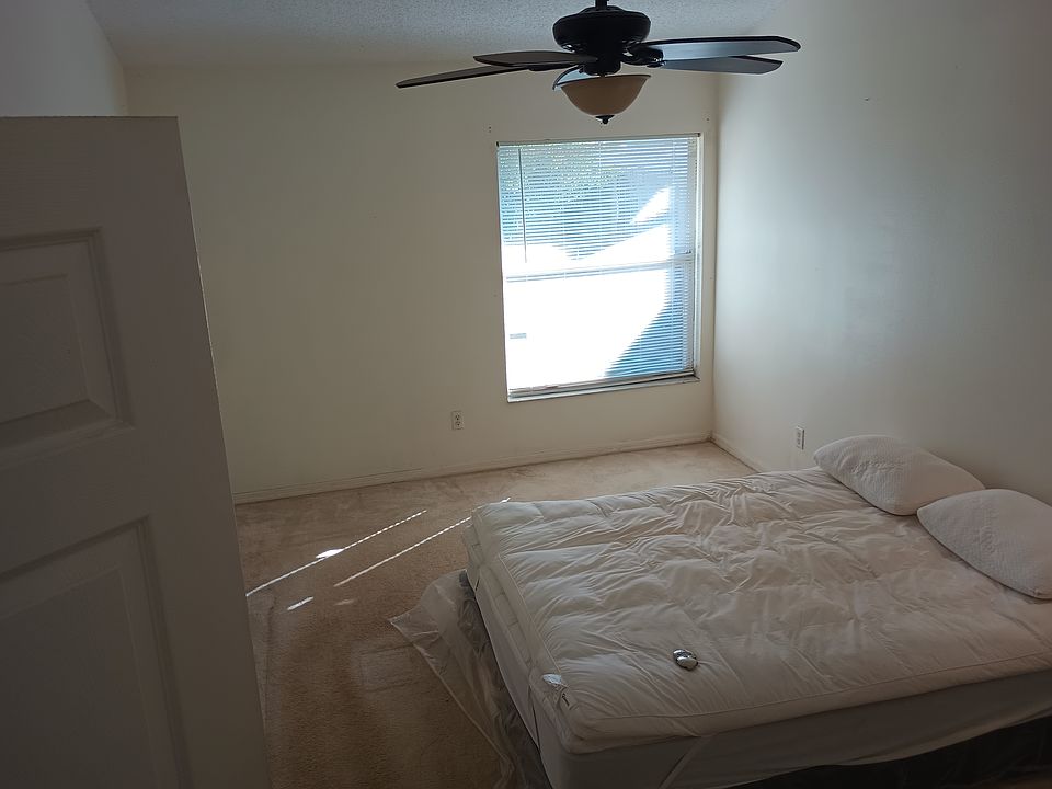 1st image of 10768 Oak Glen Cir
