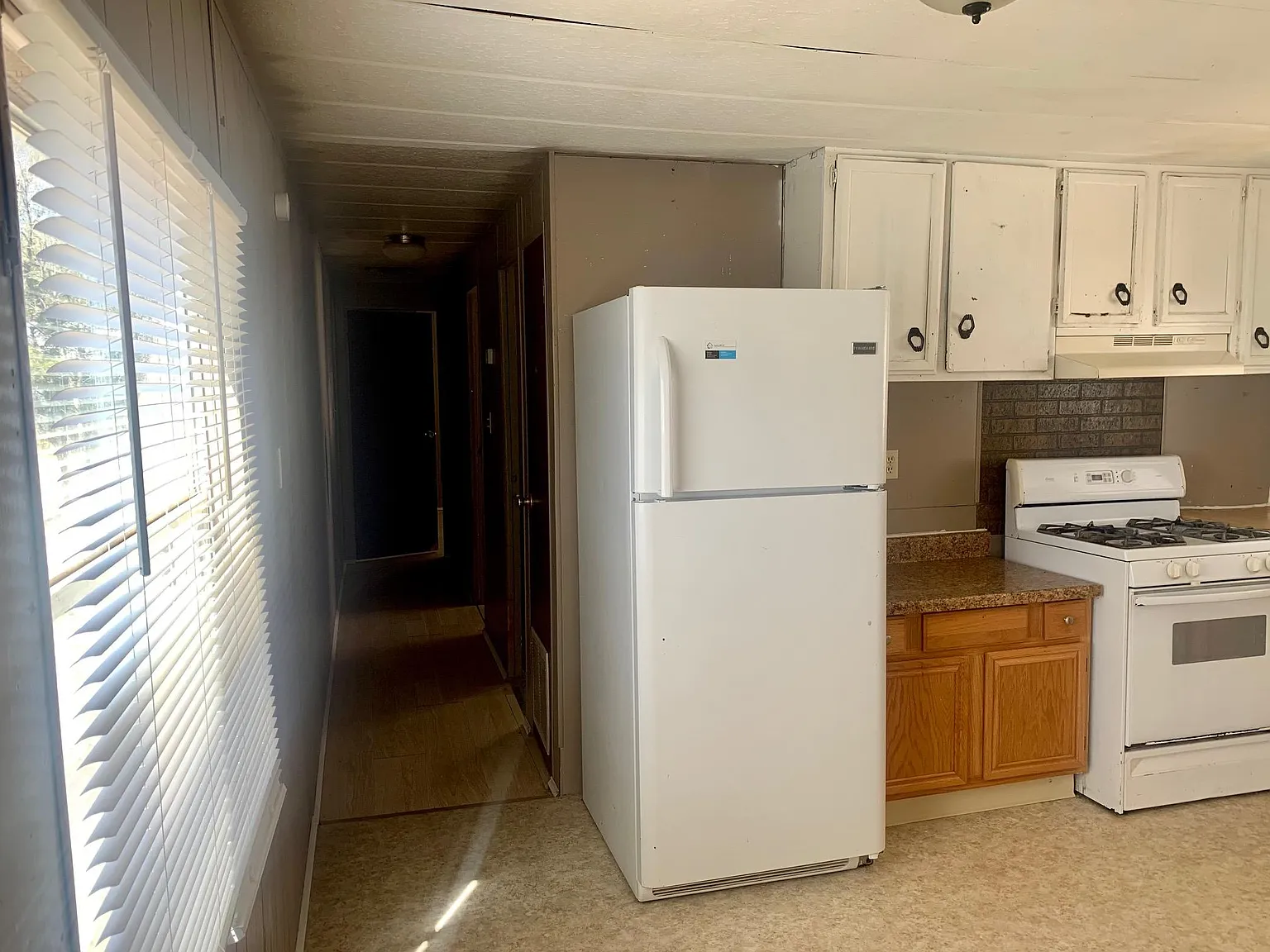 501 W Loring Ave — Photo 3