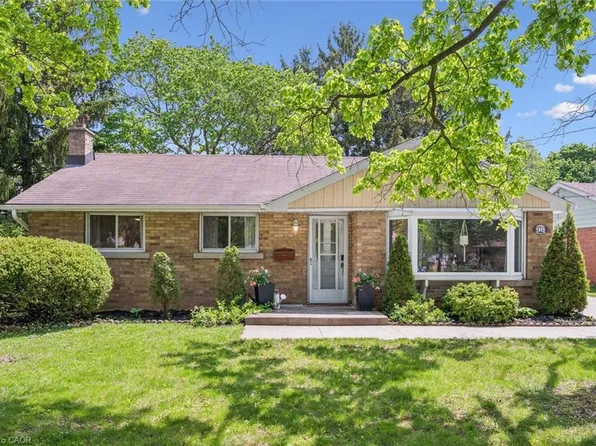 98 Chelsea Rd, Kitchener, ON N2B 1H9