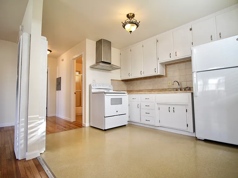 205 Smalley Ave #4 — Photo 4