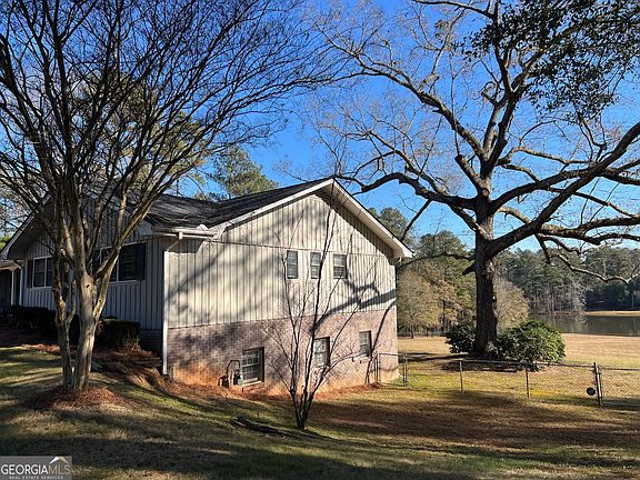 4th image of 2791 Bonds Lake Rd NW