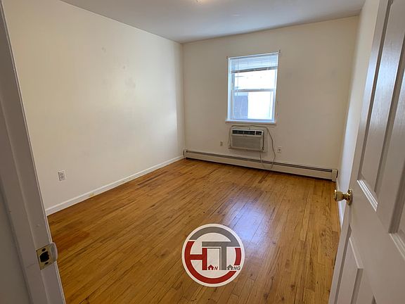 5th image of 621 Logan Ave Floor 1