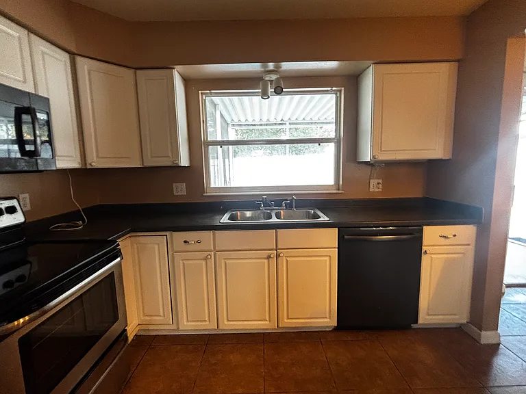 8139 Village Green Rd — Photo 6