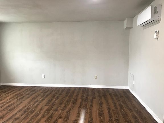 4th image of 1609 1st St #D