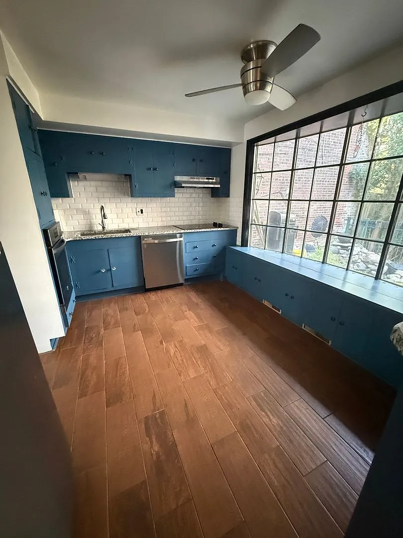 Beautiful 4 BR, 1.5 Bath Townhouse w/off street parking — Photo 2