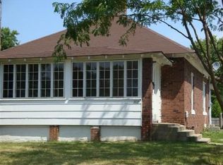 208 E McKibben St, Rossville, IL