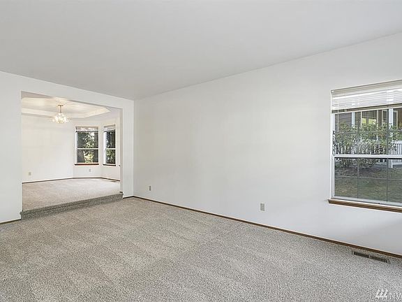 4th image of 1183 NW Gooseberry Ct
