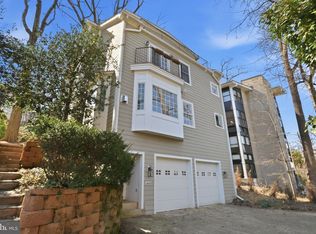 4005 22nd St N, Arlington, VA 22207