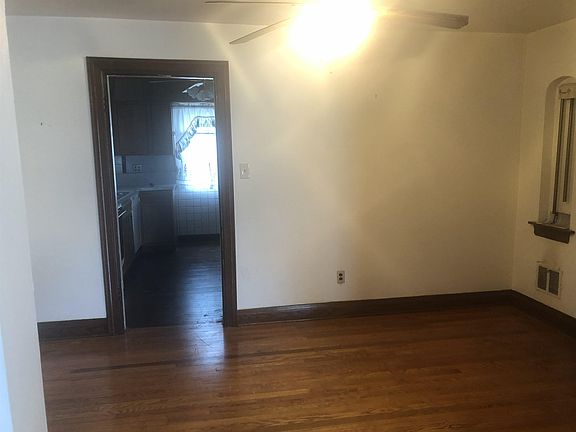 3rd image of 232 Green Oak Dr