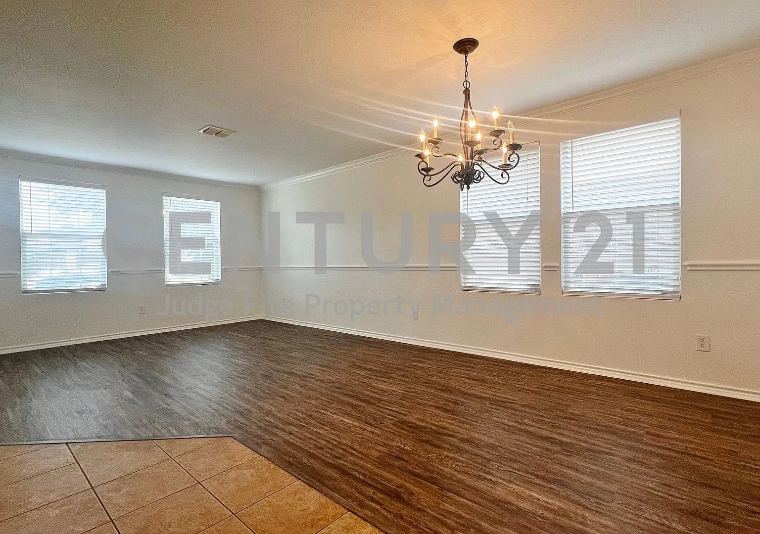 Beautiful 2-Story 5/2.5/2 Located in Eagle Mt-Saginaw ISD For Rent! — Photo 4