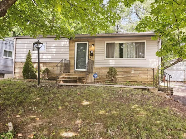 941 Clearfield Dr, Saint Louis, MO 63135