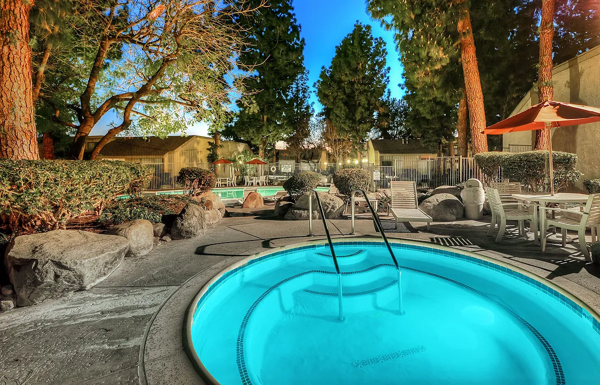 The Streams Apartment Homes Spa - THE STREAMS