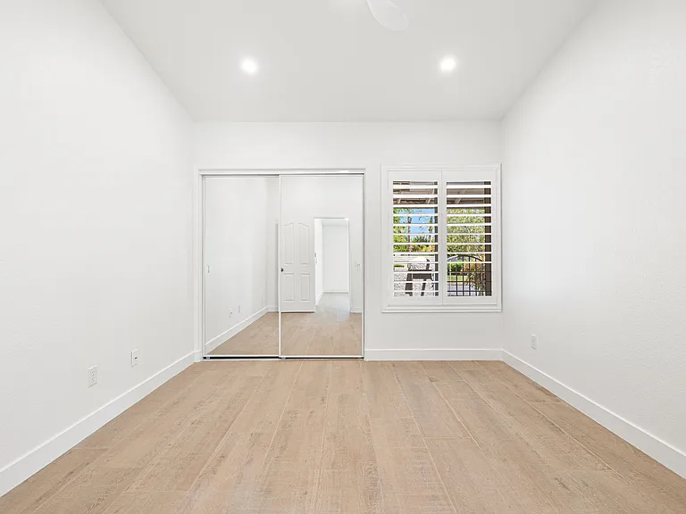 76 Sutton Pl S — Photo 23