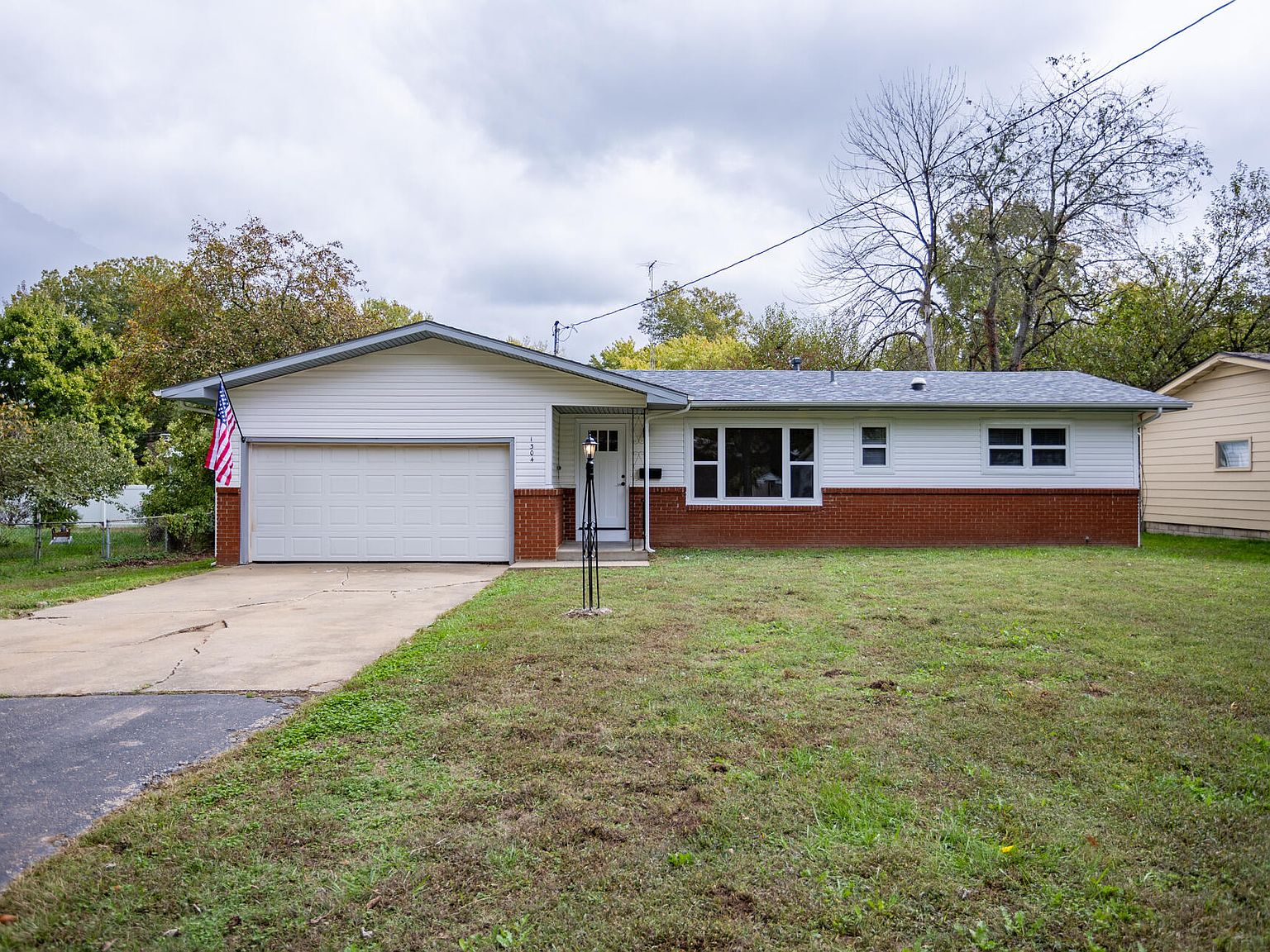 1304 S Meadowview Avenue, Springfield, MO 65804 | Zillow