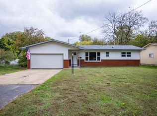 1304 S Meadowview Ave, Springfield, MO 65804
