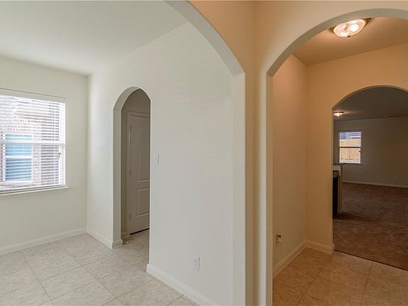 5th image of 1202 Lombardy Dr