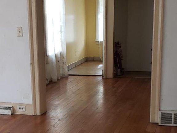 3rd image of 40 Houston Ave