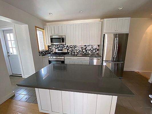 4th image of 22-59 19th St #1