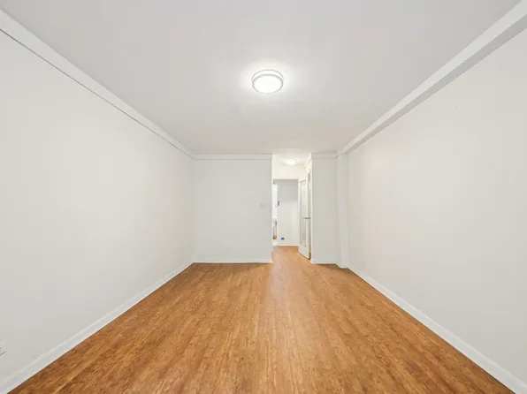 209 East 56th Street image 11 of 14