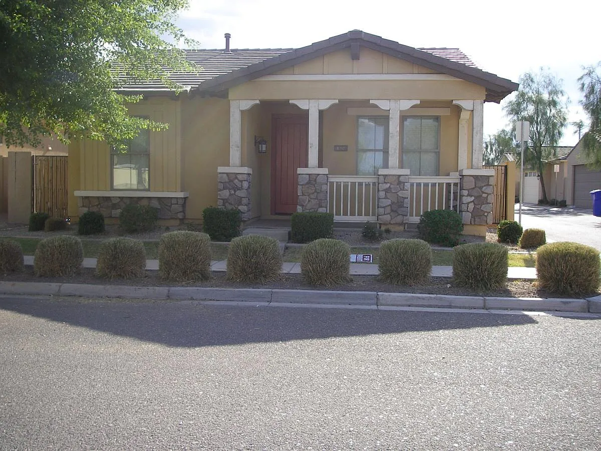 3 bed, 1733 sqft, $2,395 — Photo 1