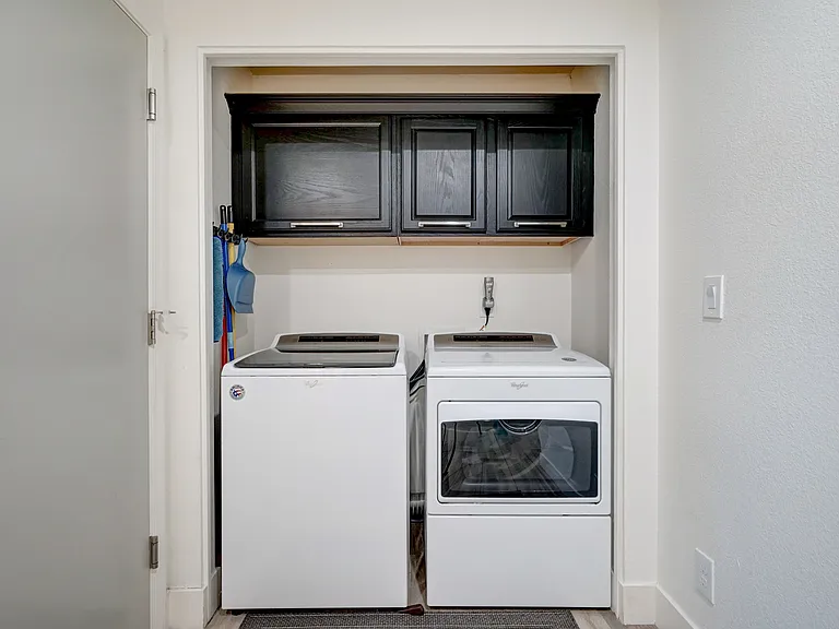 1358 W Meadow Green Ln — Photo 35