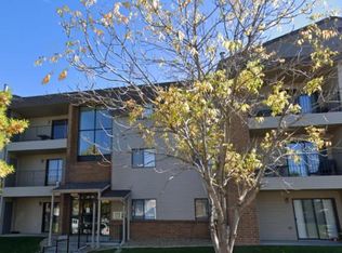 1727 N Grandview Ln, Bismarck, ND 58503