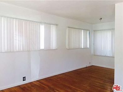 5th image of 10629 Ayres Ave