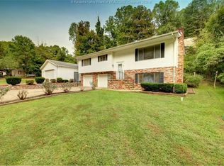 52 Red Oak Dr, Nitro, WV 25143