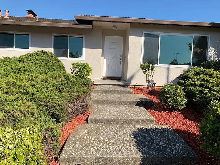 6572 Crown Blvd — Photo 2