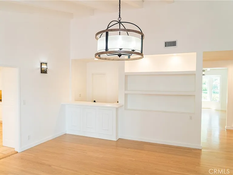 5054 Encino Ave — Photo 1