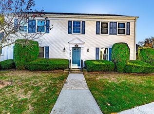 608 Winchester Ln #B, Monroe Township, NJ 08831