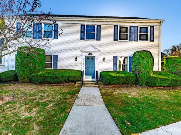 608 Winchester Ln #B, Monroe Township, NJ 08831