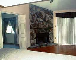 4th image of 728 Village Rd APT E
