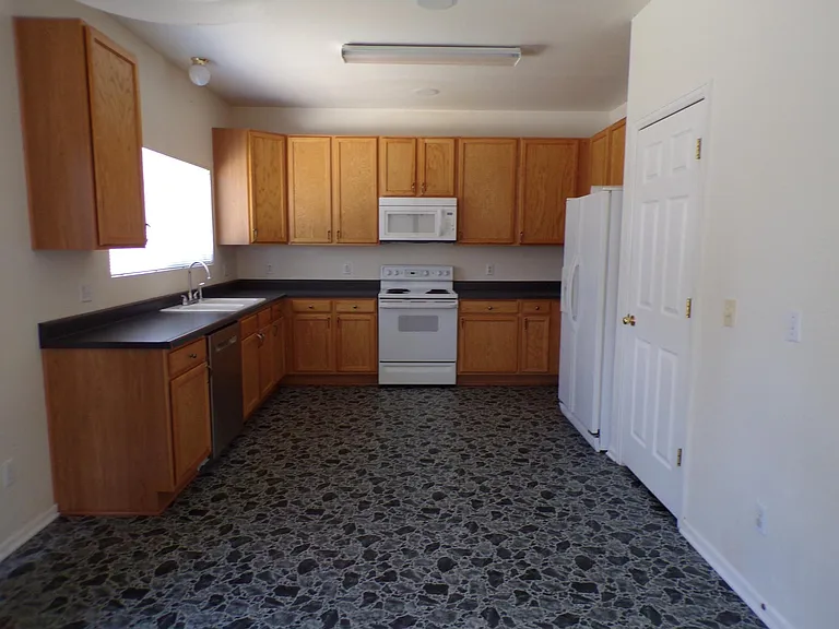 9638 Yukon Way — Photo 6
