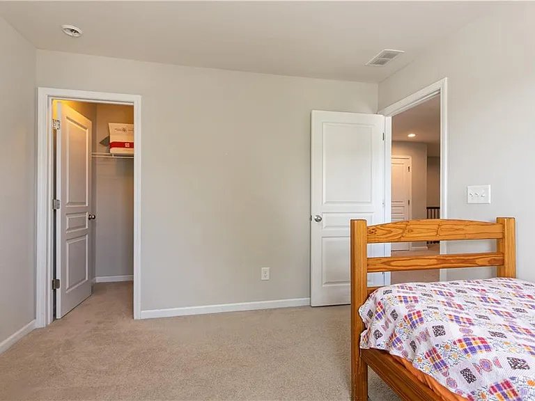 302 Pebblestone Ln — Photo 20