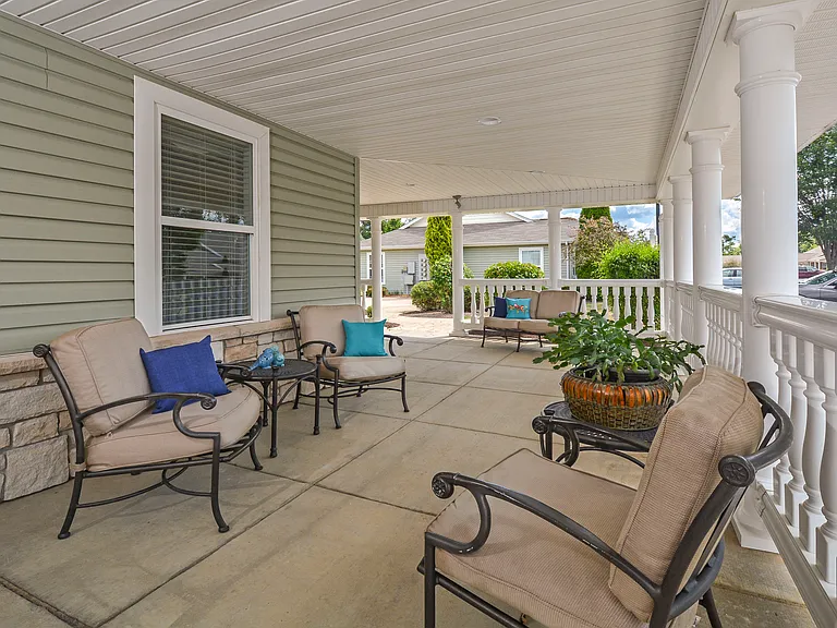 1005 Chauncey Ln — Photo 5