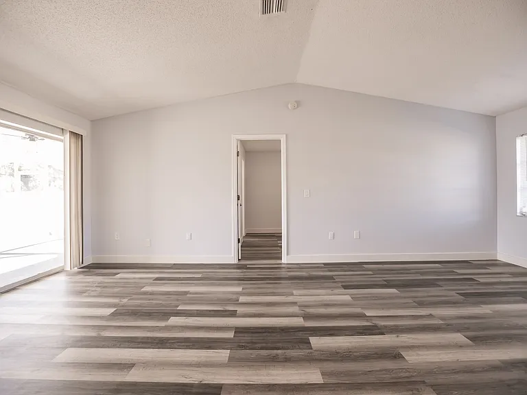 11065 Waterford Ave — Photo 21