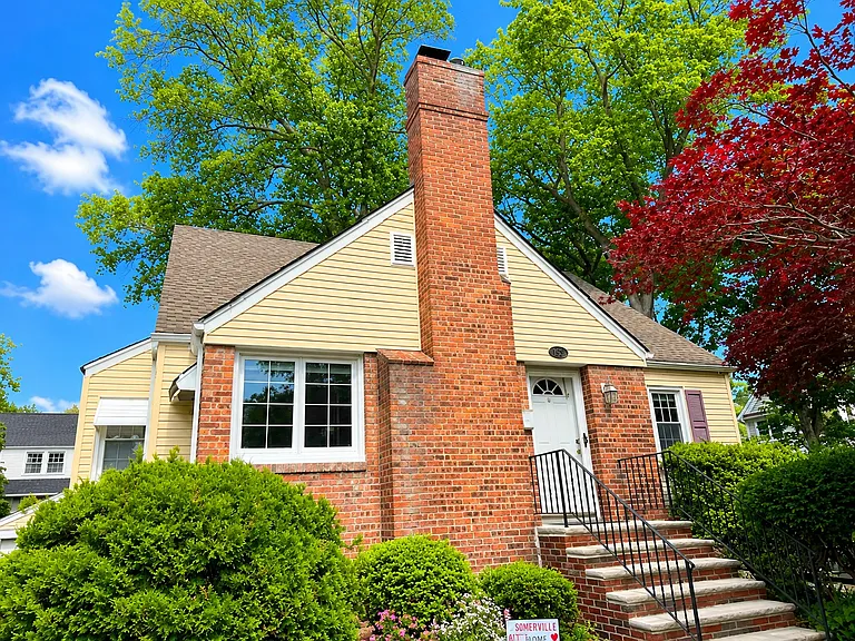 310 Kenilworth Rd — Photo 1