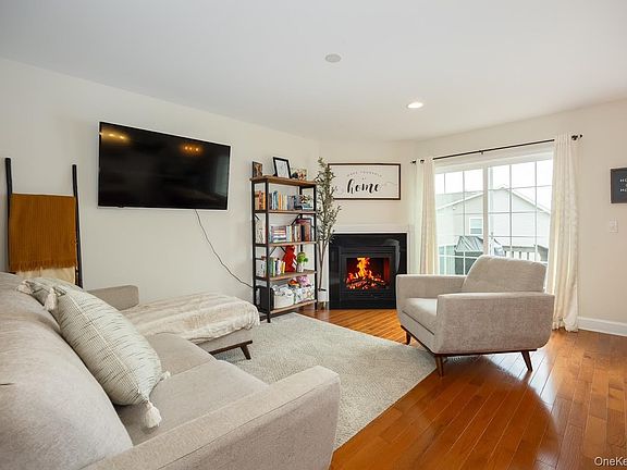 3rd image of 320 Hudson View Terrace
