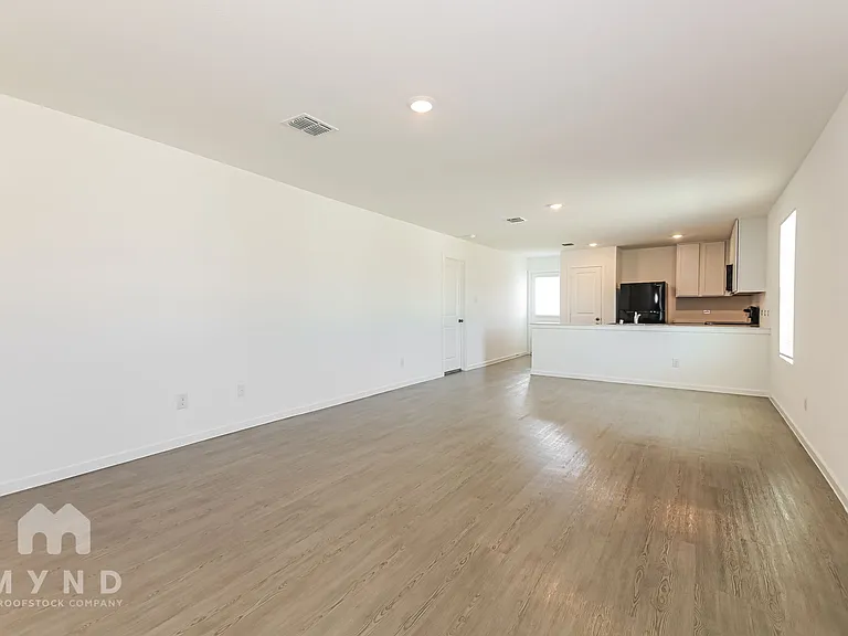1238 Basswood Dr — Photo 10