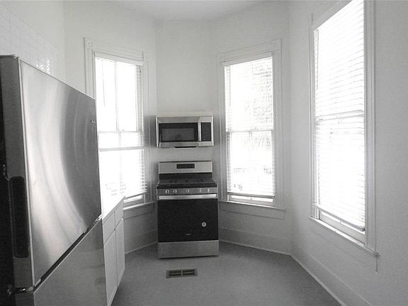 3rd image of 304 18th St