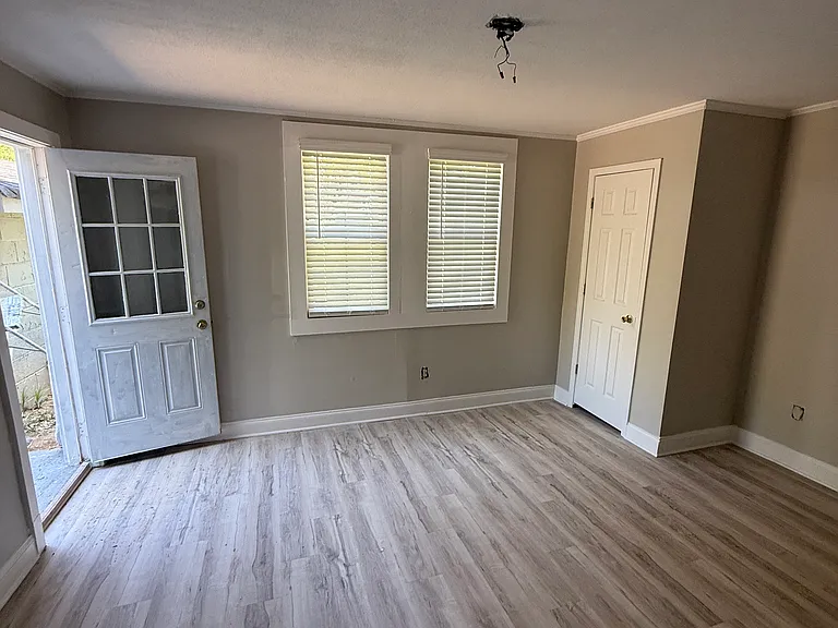 Flexroom with separate entrance