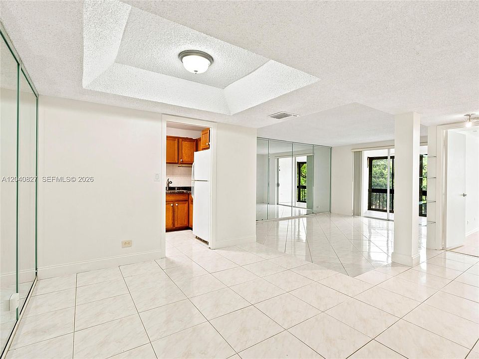 1st image of 3740 Inverrary Dr APT 3N