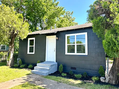 1008 E King Pl Photo 1