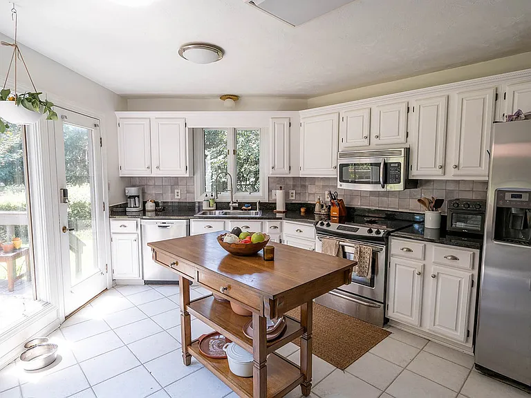 3724 Longchamp Cir — Photo 11
