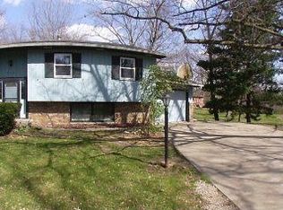 904 Penny Ln, Mahomet, IL 61853