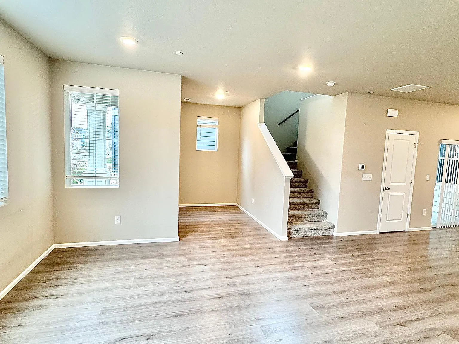 3 bed, 2.5 bath, 2133 sqft, $3,300 — Photo 4