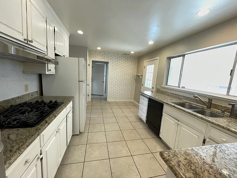 5201 Victor Ave — Photo 8