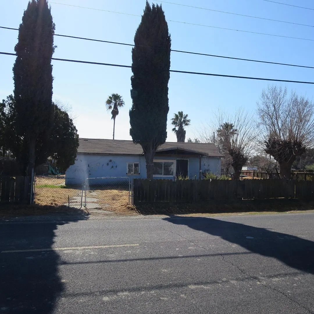 388 E Krell Ln photo 1